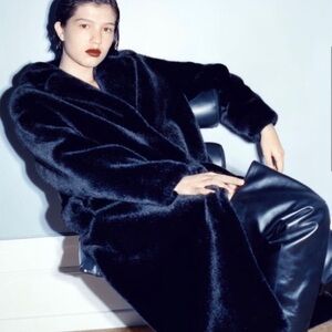 Zara Luxurious Black Faux Fur Coat